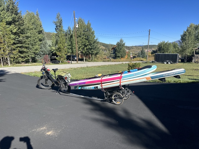 2023-09-16-Colorado-01-SUP-loaded-on-bike-trailer.JPG