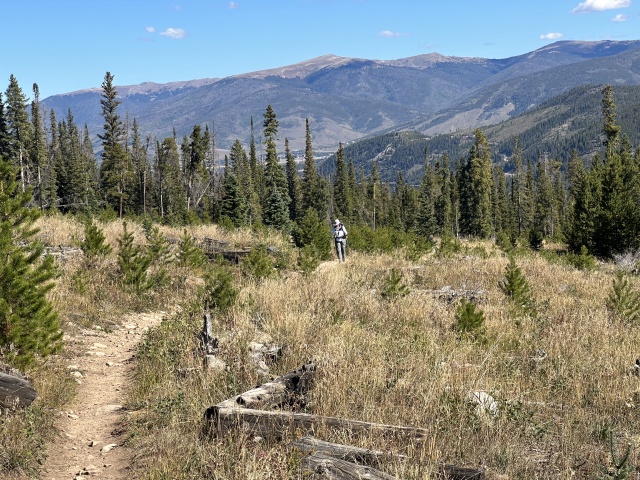 2023/09(September)/Colorado/640x480_2023-09-17-Colorado-04-hiking-Suzi.JPG