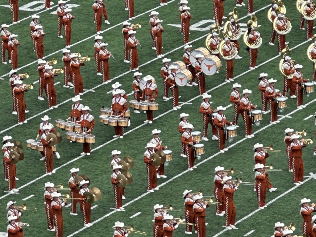 2023/09(September)/UT-Football/1024x768_2023-10-28-UT-Football-19-band.JPG