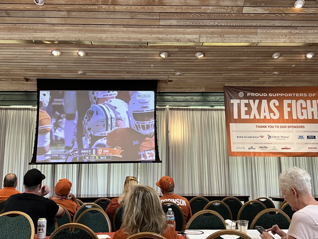 2023/09(September)/UT-Football/1024x768_2023-11-04-UT-Football-53.JPG