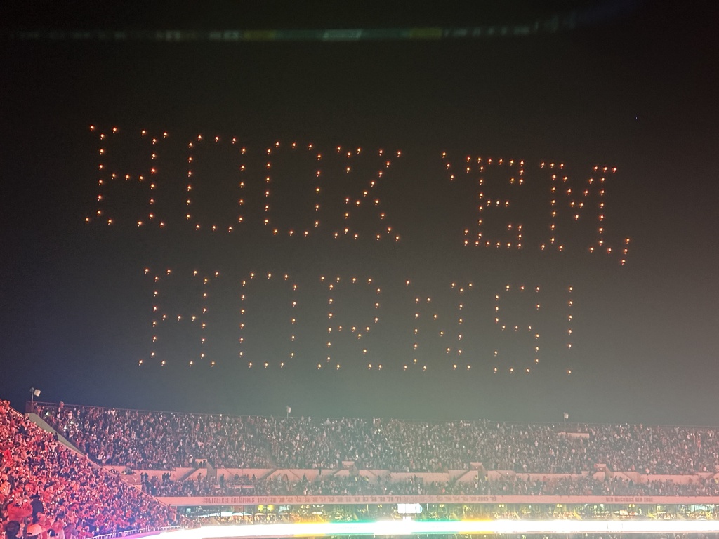 2023/09(September)/UT-Football/1024x768_2023-11-24-UT-Football-75-drone-show.JPG