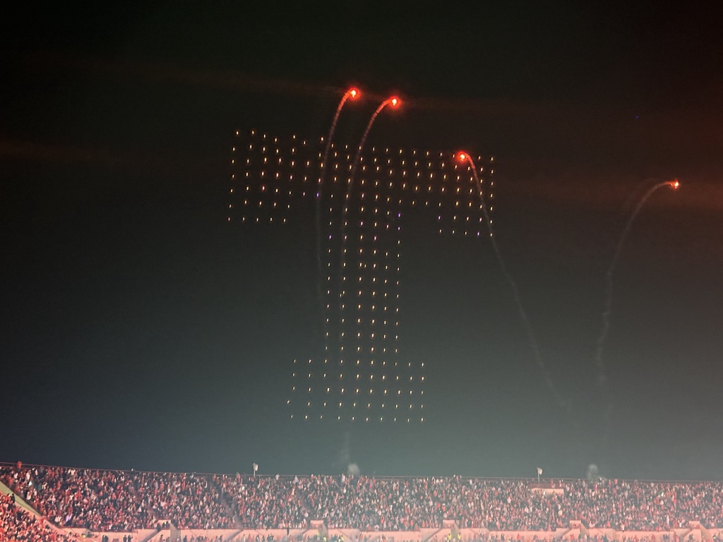 2023/09(September)/UT-Football/1024x768_2023-11-24-UT-Football-78-drone-show.JPG