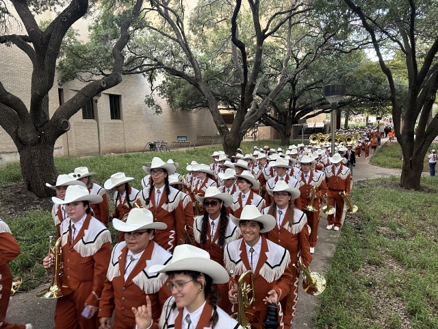 2023-10-28-UT-Football-25-band.JPG