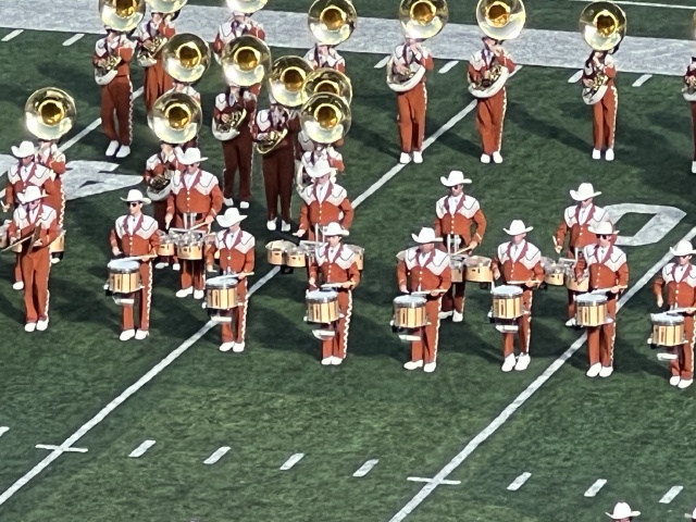 2023/09(September)/UT-Football/640x480_2023-10-28-UT-Football-48-Band.JPG