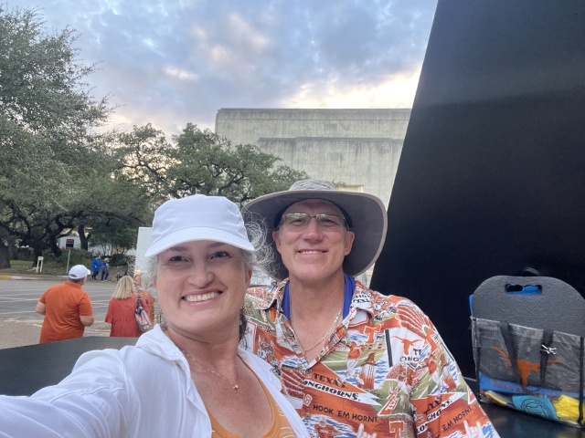 2023/09(September)/UT-Football/640x480_2023-10-28-UT-Football-49-Suzi-Travis.JPG