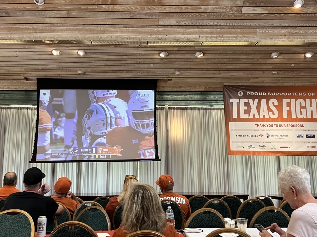 2023/09(September)/UT-Football/640x480_2023-11-04-UT-Football-56.JPG