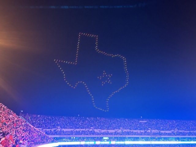 2023-11-24-UT-Football-72-drone-show.JPG