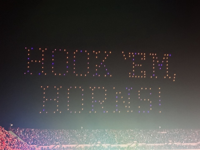 2023-11-24-UT-Football-74-drone-show.JPG