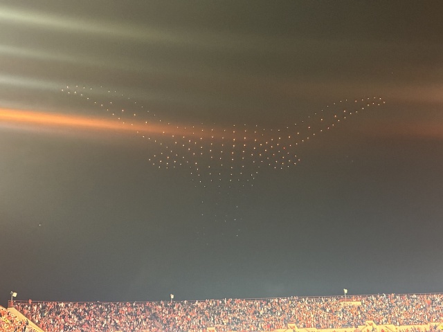 2023-11-24-UT-Football-85-drone-show.JPG