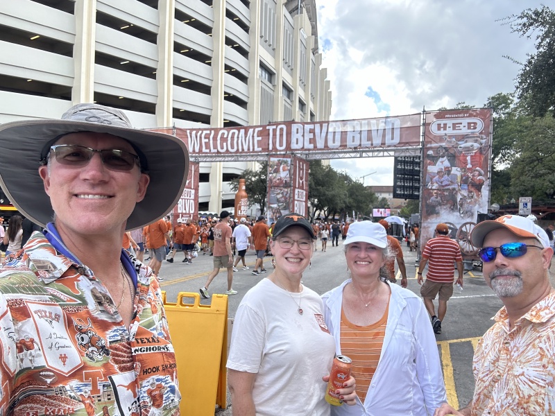 2023/09(September)/UT-Football/800x600_2023-10-28-UT-Football-14-Travis-Mike-Suzi-Karen.JPG