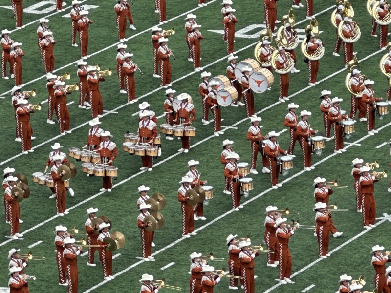 2023/09(September)/UT-Football/800x600_2023-10-28-UT-Football-19-band.JPG