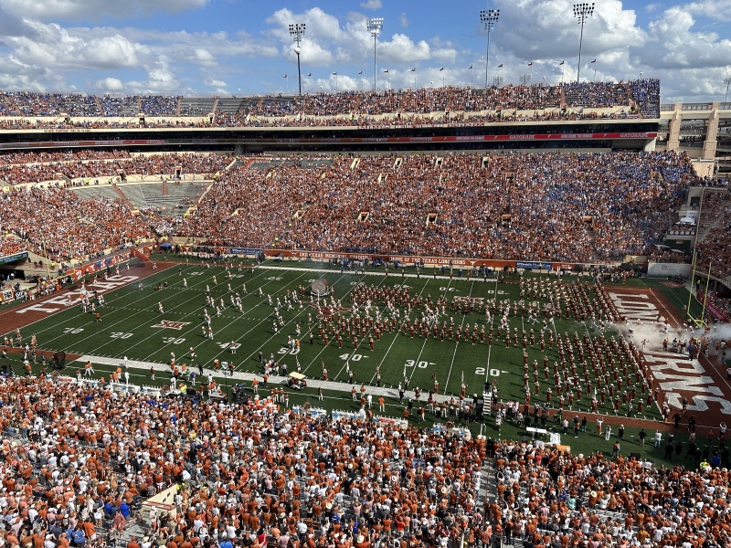 2023/09(September)/UT-Football/800x600_2023-10-28-UT-Football-24.JPG