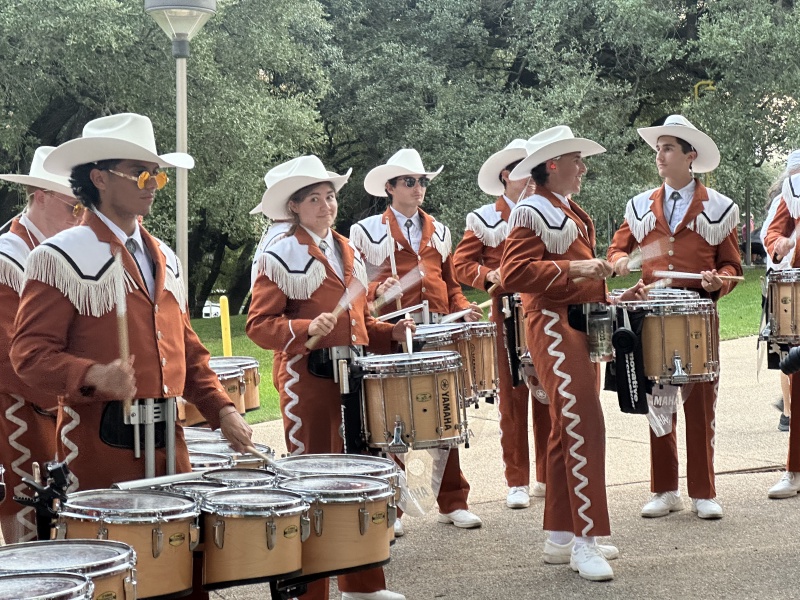 2023/09(September)/UT-Football/800x600_2023-10-28-UT-Football-30-band.JPG