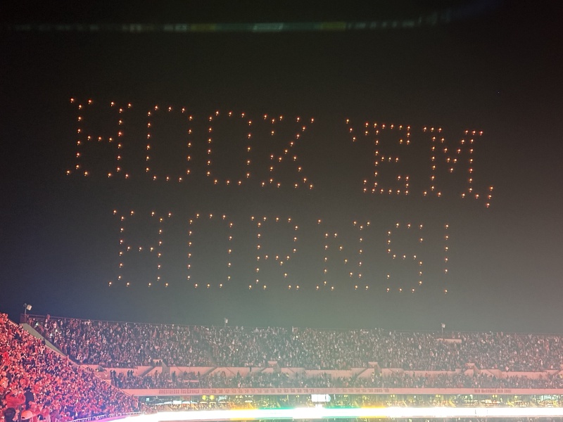 2023-11-24-UT-Football-75-drone-show.JPG