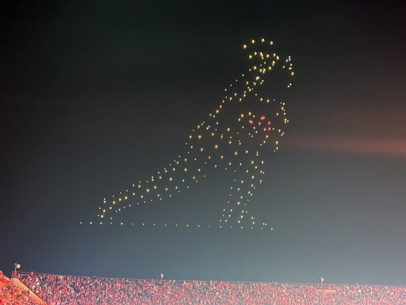 2023/09(September)/UT-Football/800x600_2023-11-24-UT-Football-77-drone-show.JPG