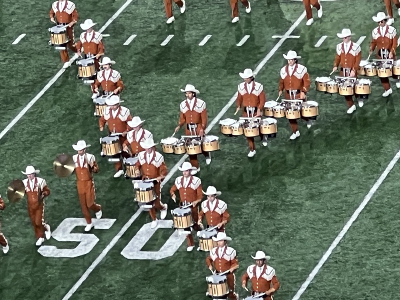 2023/09(September)/UT-Football/800x600_2023-11-24-UT-Football-89-band.JPG