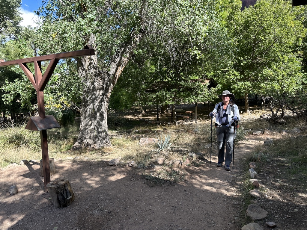 2023/10(October)/Grand-Canyon-Suzi-Carl-Travis/1024x768_2023-10-08-Grand-Canyon-189-Suzi.JPG