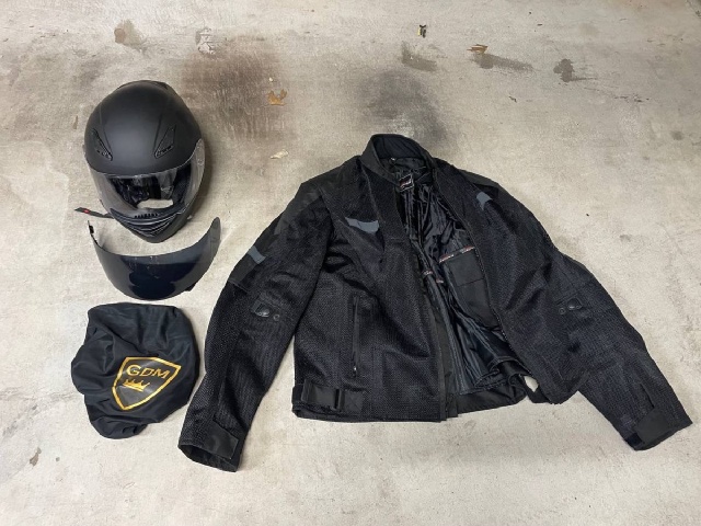 2023-10-20-Metacycle-11-helmet-jacket.JPG