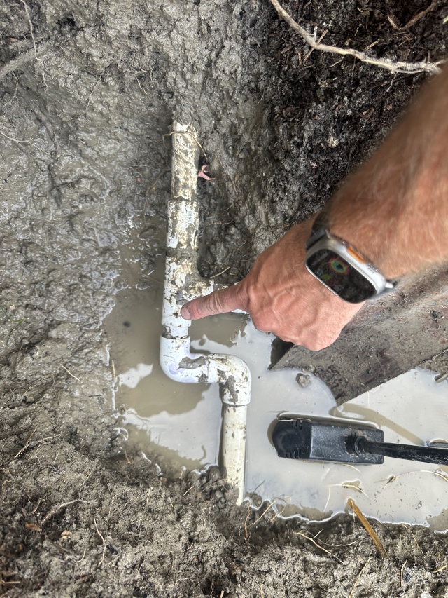 2023-10-02-Water-Leak-Hutto-front-yard-03-spot.JPG