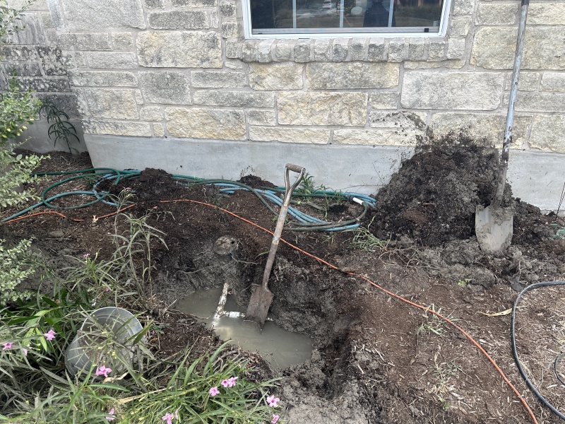 2023/10(October)/Water-Leak-front-yard/800x600_2023-10-02-Water-Leak-Hutto-front-yard-02.JPG