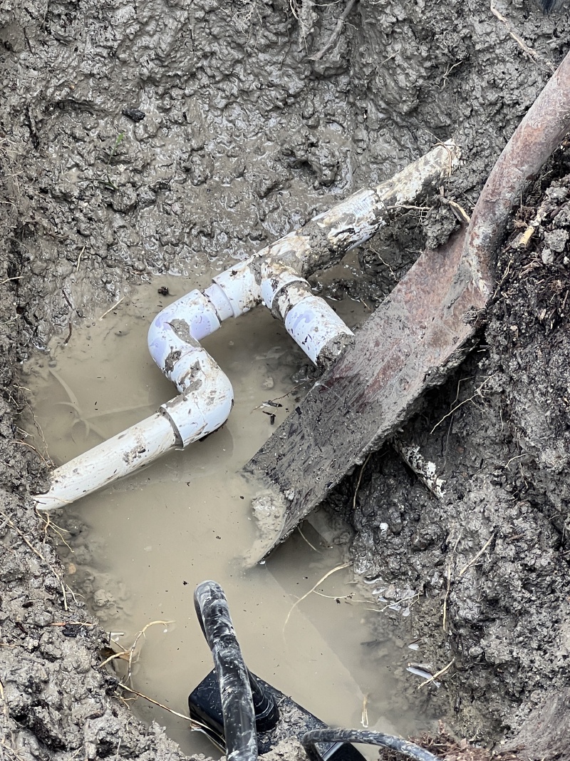 2023-10-02-Water-Leak-Hutto-front-yard-08.JPG