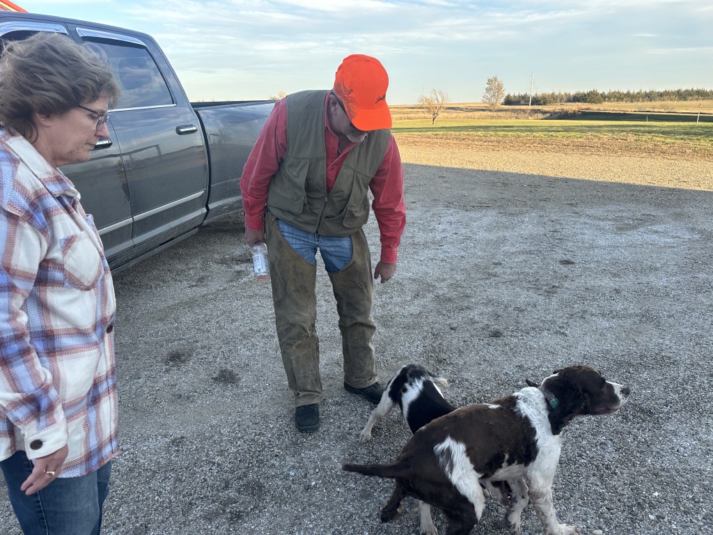 2023/11(November)/Pheasant-Hunting-SD/1024x768_2023-11-05-SD-Pheasant-Hunting-10-Rose-Mike.JPG