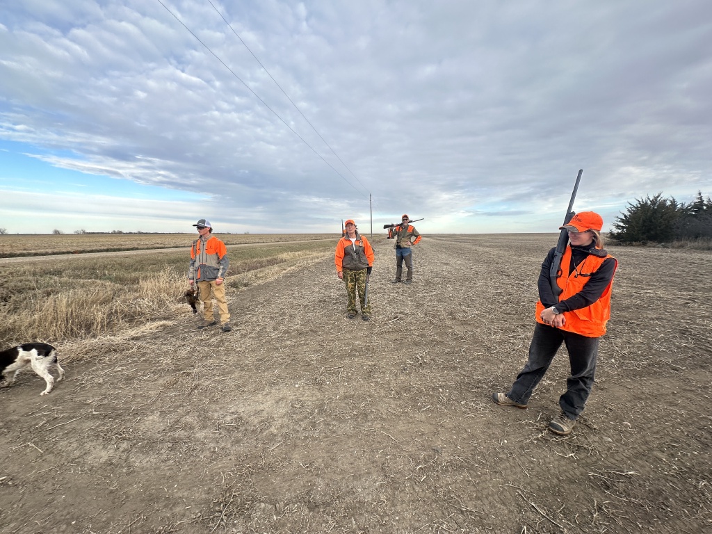 2023/11(November)/Pheasant-Hunting-SD/1024x768_2023-11-06-SD-Pheasant-Hunting-18-Tappen-Rose-Dan-Kali.JPG
