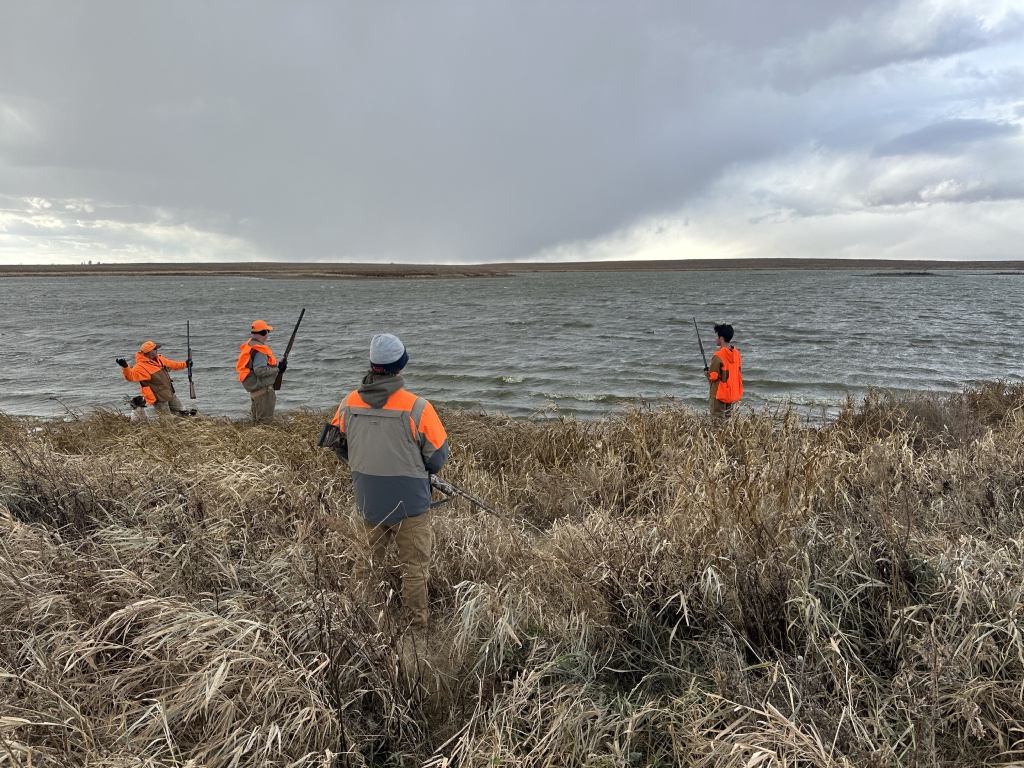 2023/11(November)/Pheasant-Hunting-SD/1024x768_2023-11-09-SD-Pheasant-Hunting-51-John-Mike-Tappen-Jace.JPG