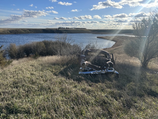 2023-11-08-SD-Pheasant-Hunting-37-public-area-old-car.JPG