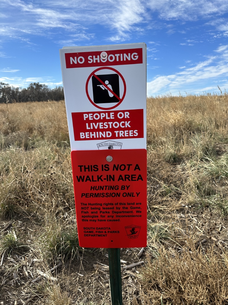 2023/11(November)/Pheasant-Hunting-SD/800x600_2023-11-08-SD-Pheasant-Hunting-35--sign.JPG