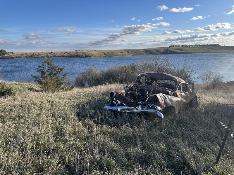 2023-11-08-SD-Pheasant-Hunting-38-public-area-old-car.JPG