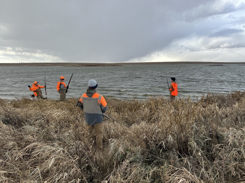 2023/11(November)/Pheasant-Hunting-SD/800x600_2023-11-09-SD-Pheasant-Hunting-51-John-Mike-Tappen-Jace.JPG