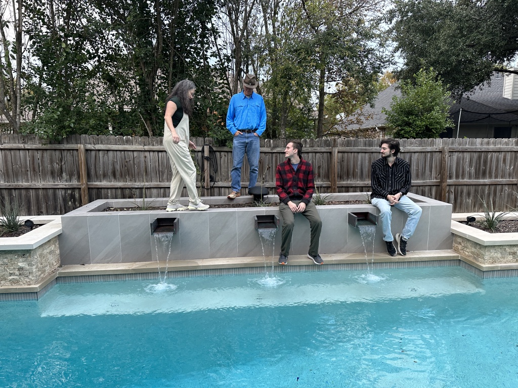 2023/11(November)/Thanksgiving/1024x768_2023-11-23-Thanksgiving-24-Suzi-Travis-Chance-Dax.JPG