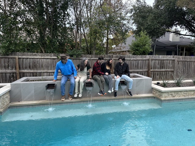 2023/11(November)/Thanksgiving/640x480_2023-11-23-Thanksgiving-33-Travis-Suzi-Chance-Dax-Bianca.JPG