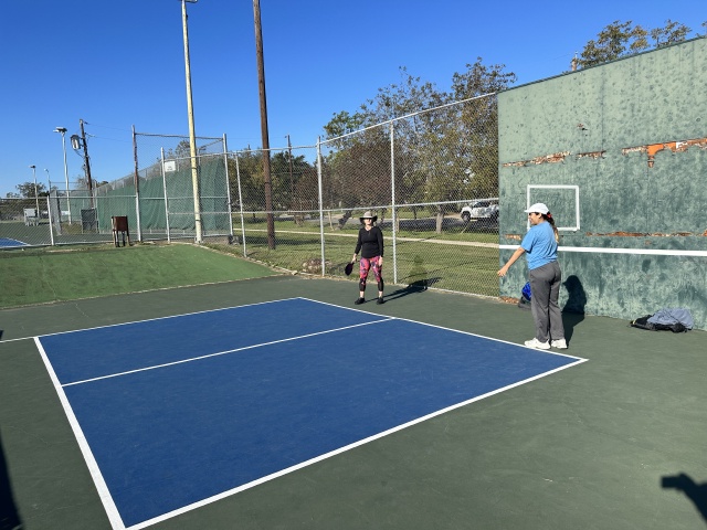 2023-11-24-Thanksgiving-81-Pickleball-Suzi-Bianca.JPG