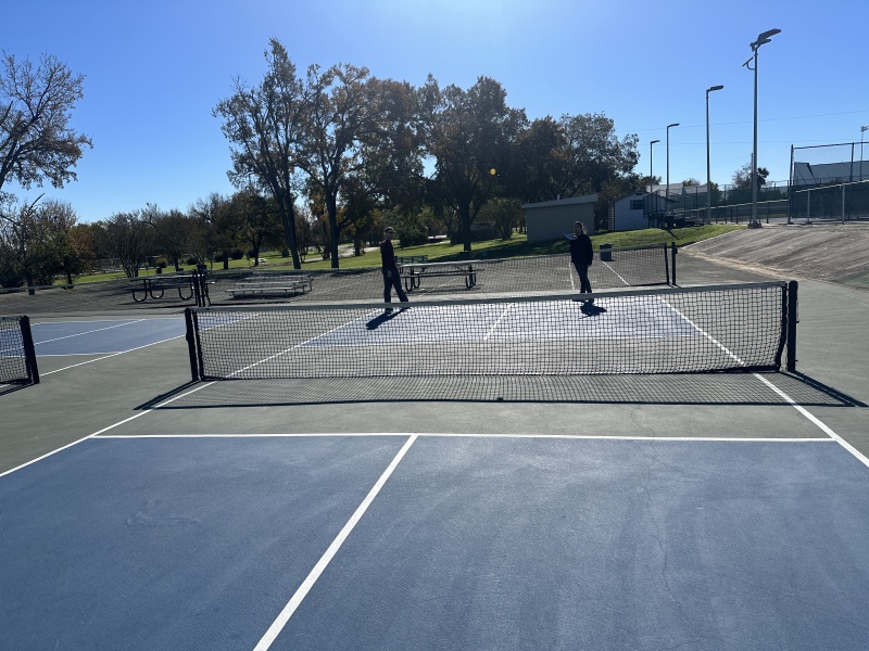 2023/11(November)/Thanksgiving/800x600_2023-11-22-Thanksgiving-04-Pickleball-Chance-Bianca.JPG