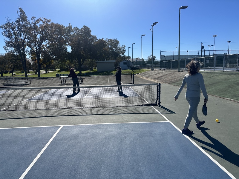 2023/11(November)/Thanksgiving/800x600_2023-11-22-Thanksgiving-05-Pickleball-Chance-Bianca-Suzi.JPG