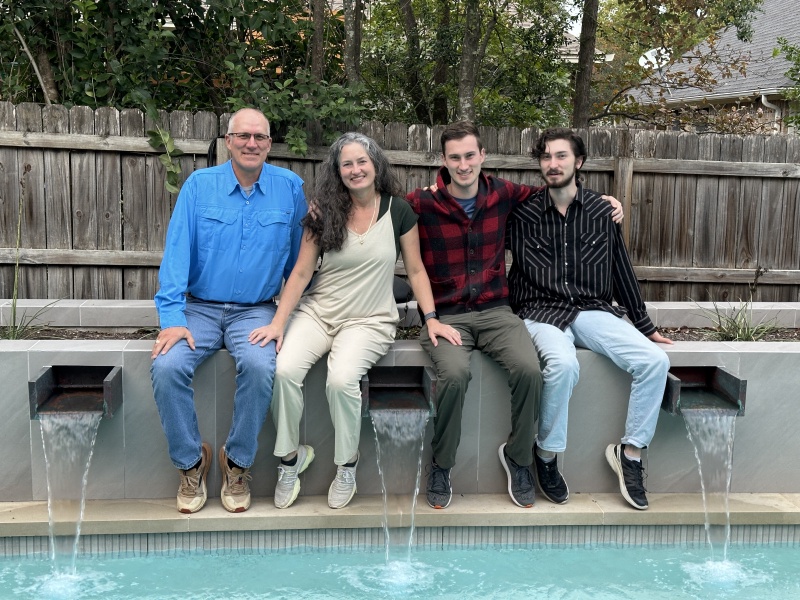 2023/11(November)/Thanksgiving/800x600_2023-11-23-Thanksgiving-29-Travis-Suzi-Chance-Dax.JPG