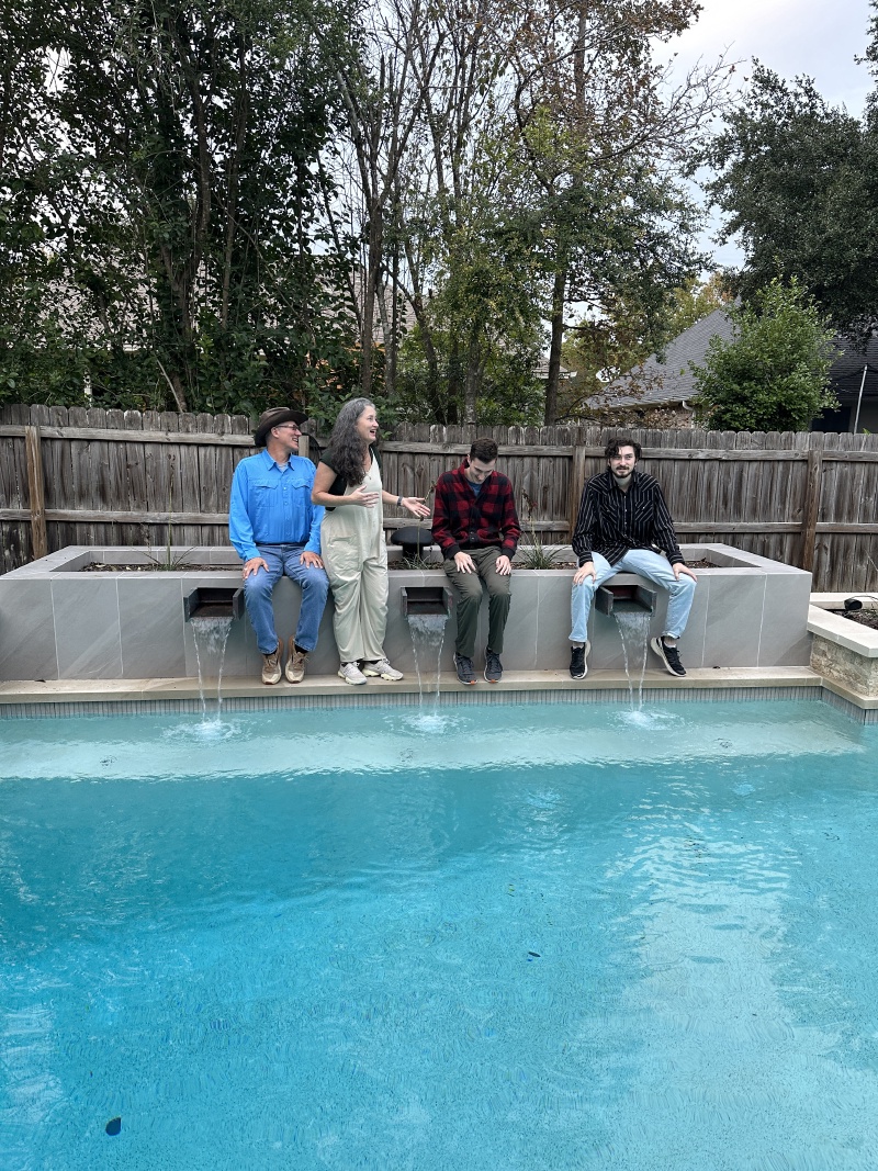 2023/11(November)/Thanksgiving/800x600_2023-11-23-Thanksgiving-31-Travis-Suzi-Chance-Dax.JPG