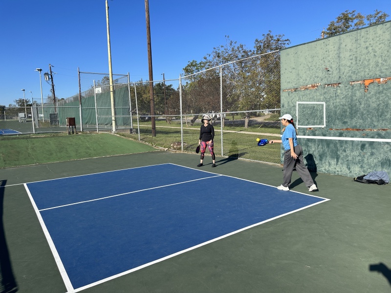 2023-11-24-Thanksgiving-82-Suzi-Bianca-Pickleball.JPG