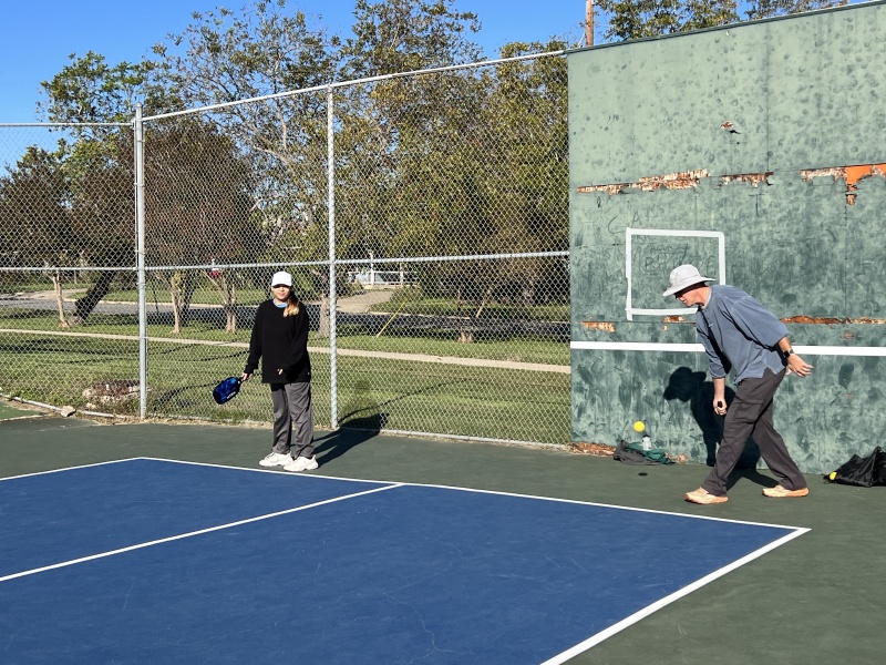 2023-11-24-Thanksgiving-90-Bianca-Travis-Pickleball.JPG