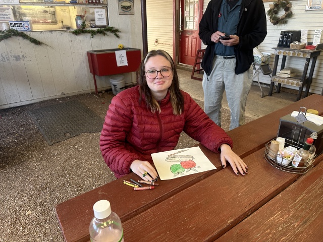 2023/12(December)/Crew8787-Lost-Maples/640x480_2023-12-31-Crew8787-Lost-Maples-12-Megan-Coloring.JPG