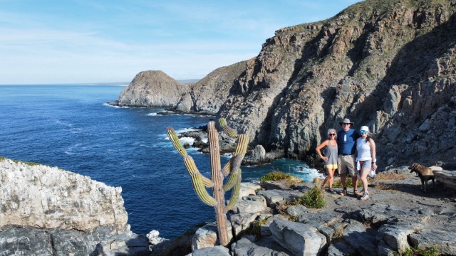 2023/12(December)/Mexico-Baljala/640x480_2023-12-24-Mexico-Baljala-048-Suzi-Angie-Travis-drone.JPG