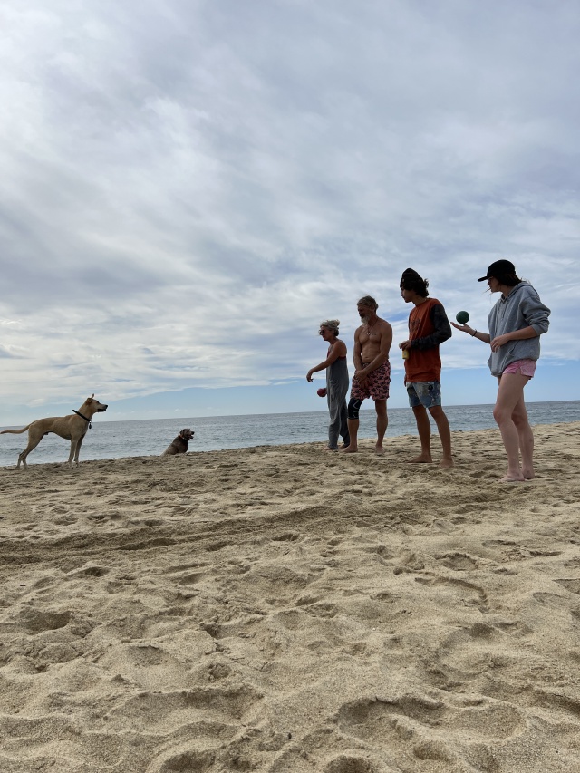 2023-12-25-Mexico-Baljala-173-Angie-Justin-Kyla-bocceball.JPG