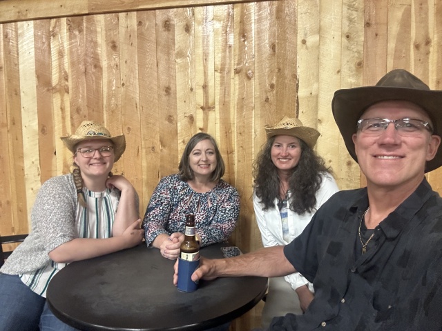 2023/BEST-OF/640x480_2023-08-25-Colorado-01-Diamond-Rio-At-the-Grizzly-McKenzie-Marci-Suzi-Travis-GOOD.JPG