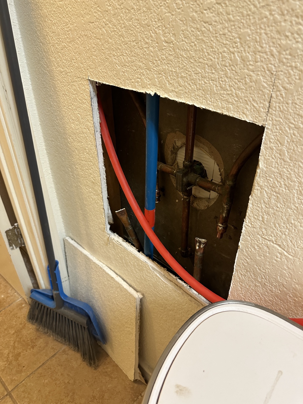 2024/01(January)/Disraeli-Water-Pipe-Replacement/1024x768_2024-01-11-Disraeli-Water-RePIPE-77.JPG