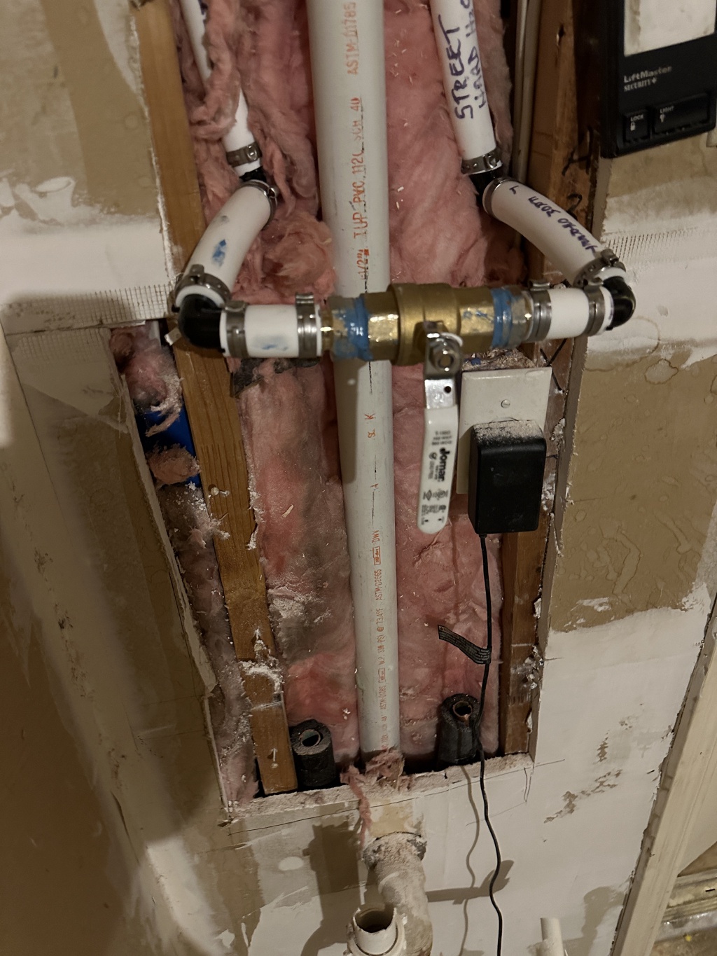 2024/01(January)/Disraeli-Water-Pipe-Replacement/1024x768_2024-01-11-Disraeli-Water-RePIPE-83.JPG