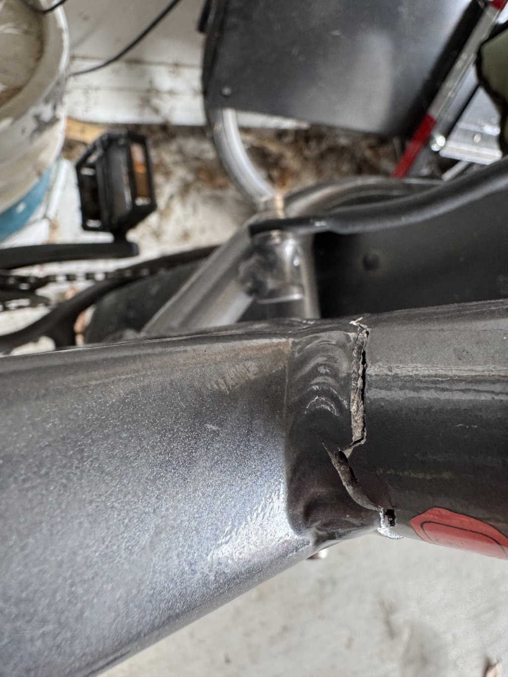 2024/01(January)/Misc/1024x768_2024-11-24-Rad-Rover-Seat-Tube-Inlet-Cracked-3.JPG