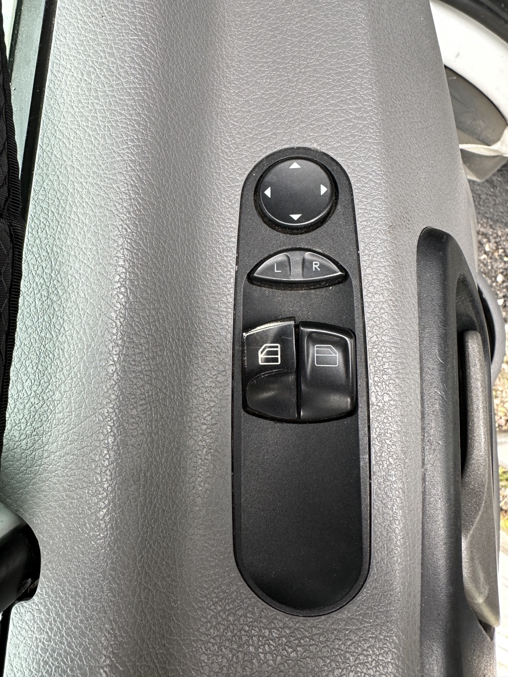 2024/01(January)/Sprinter/1024x768_2024-06-25-Sprinter-08-Replaced-Window-on-Driver-Door.JPG