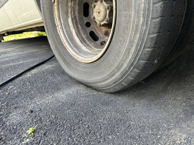 2024/01(January)/Sprinter/640x480_2024-06-20-Sprinter-01-Flat-Tire-Back-Driver.JPG